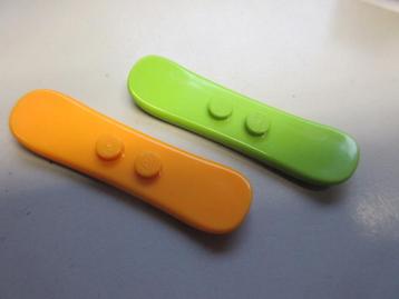 nr. 8855, 2 Snowboarden. Verzenden is mogelijk. beschikbaar voor biedingen