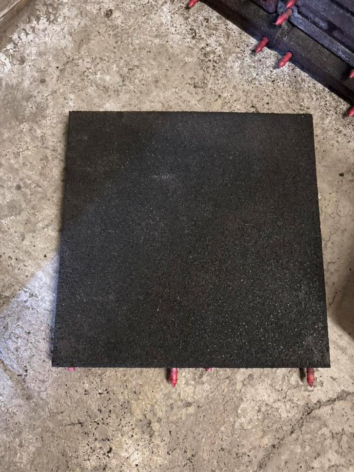 Rubberen tegels 50x50x4,5 speeltoestel dak stal ed ruim 15m2, Tuin en Terras, Tegels en Klinkers, Gebruikt, Terrastegels, Rubber