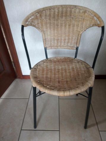 Vintage Rotan Stoeltje met Zwart Metaal beschikbaar voor biedingen