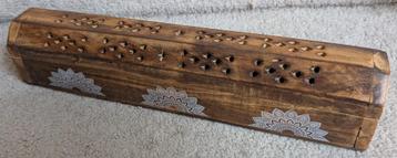 Wierookhouder hout beschikbaar voor biedingen