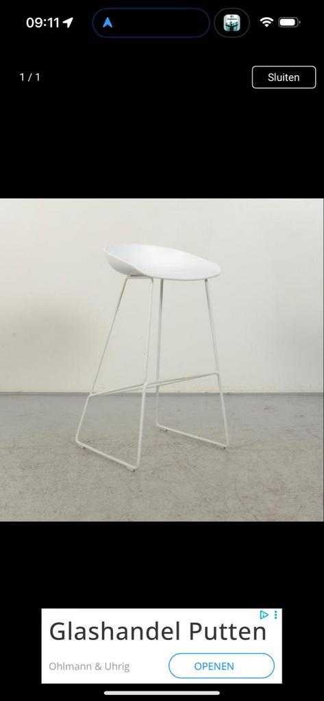 HAY AAS38 Barkruk - Stijlvol Design, Huis en Inrichting, Barkrukken, Zo goed als nieuw, 60 tot 90 cm, Kunststof, 1 kruk, Met voetsteun