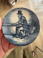 Delfts Blauw Bordje - Scène met Man, Antiek en Kunst, Ophalen of Verzenden