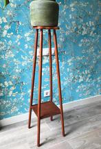 Retro vintage hoge houten plantentafel / piëdestal, Huis en Inrichting, Woonaccessoires | Zuilen en Pilaren, Gebruikt, Ophalen