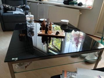 Zwarte tafel van glas 7.50 beschikbaar voor biedingen