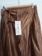 Goudkleurige broek Florez maat 28 kunstleer nieuw, Kleding | Dames, Overige kleuren, Nieuw, Ophalen of Verzenden, Maat 36 (S)