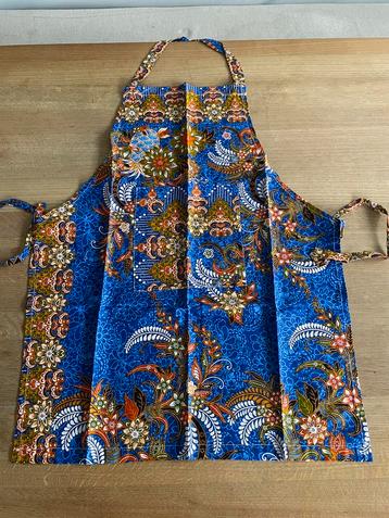 Prachtig nieuw batikstof keukenschort beschikbaar voor biedingen