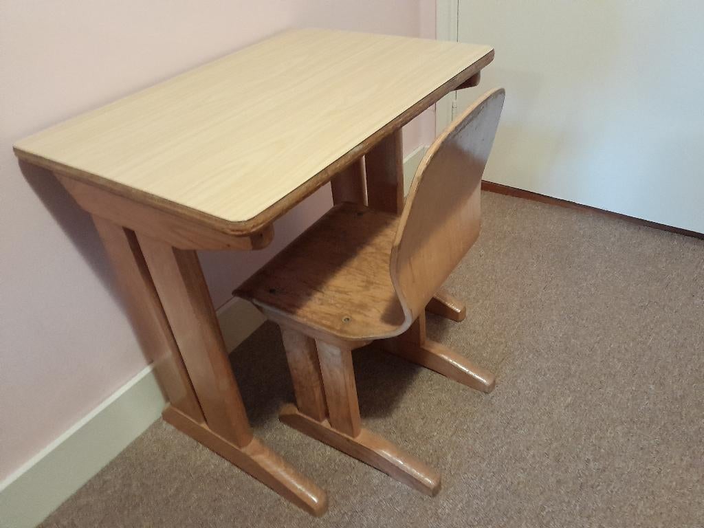 Tafeltje met stoeltje, Kinderen en Baby's, Kinderkamer | Tafels en Stoelen, Ophalen, Gebruikt, Tafel(s) en Stoel(en)