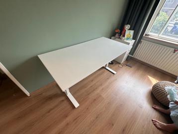 Ikea Bureau beschikbaar voor biedingen