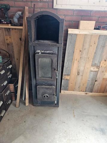 Houtkachel met kachelpijp te koop  beschikbaar voor biedingen