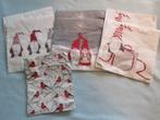 4 x 2 Zweedse kerstservetten jultomtes en goudvinken NIEUW, Diversen, Kerst, Ophalen of Verzenden, Nieuw