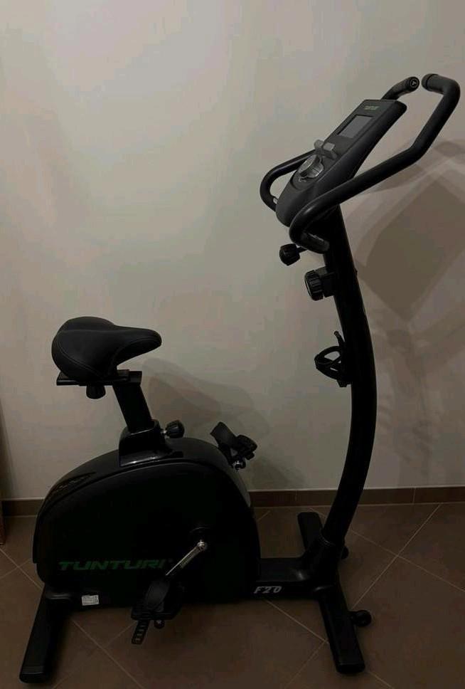 Hometrainer Tunturi Signature F20 met comfortabel zadel, Sport en Fitness, Fitnessapparatuur, Gebruikt, Hometrainer, Benen, Metaal