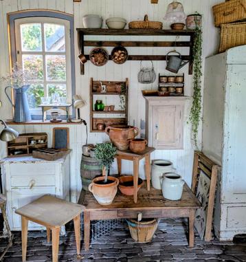 Brocante, antiek, vintage, landelijk, decoratie, meubelen. beschikbaar voor biedingen
