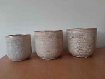 Set van 3 beige bloempotten Leenbakker beschikbaar voor biedingen