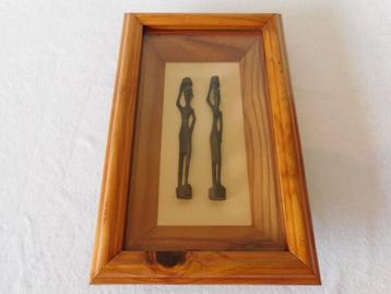 3-d schilderij met houten mannetje en vrouwtje uit Zuid-Afri beschikbaar voor biedingen