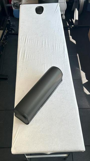 Inklapbare massagetafel met beenrol en hoeslaken beschikbaar voor biedingen