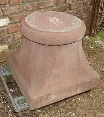 stenen sokkel uit de jura streekzuil pilaar beschikbaar voor biedingen