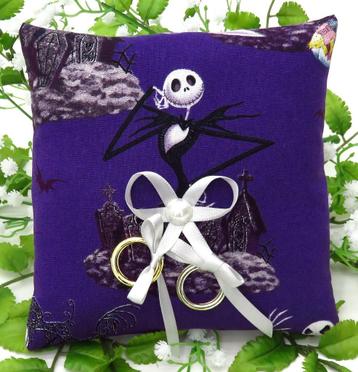 Prachtig Disney Jack Skellington trouwring kussen met zilver beschikbaar voor biedingen
