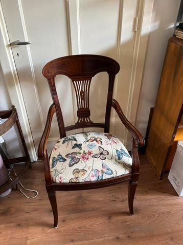 8x eetkamerstoelen beschikbaar voor biedingen