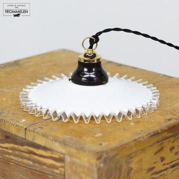 Antieke Art Deco Opaline Piecrust hanglampen / Prijs PS