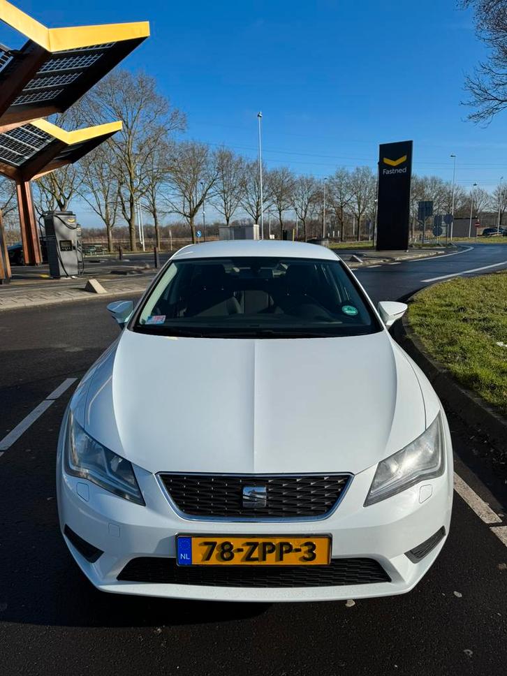 Seat Leon 1.6 TDI 77KW 2015 Wit, Auto's, Seat, Leon, Diesel, Euro 5, C, Hatchback, Handgeschakeld, Origineel Nederlands, Wit, Zwart