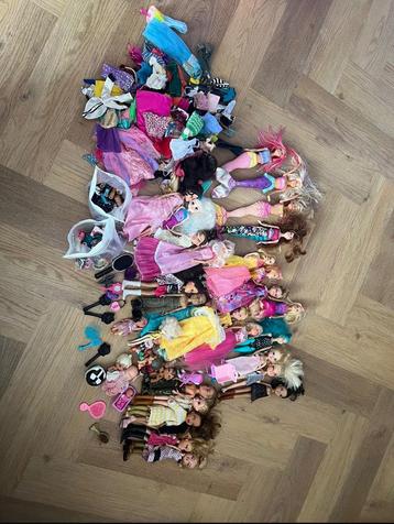 Barbie poppen en accessoires beschikbaar voor biedingen
