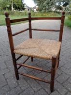 Vintage eikenhouten driehoekstoeltje met biezen zitting, Antiek en Kunst, Antiek | Meubels | Stoelen en Banken, Ophalen