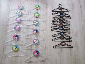  Kinder Kleding Hangers  beschikbaar voor biedingen