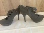 Grijze Suède Pumps - Maat 39, Kleding | Dames, Schoenen, Verzenden, Zo goed als nieuw, Grijs, Pumps