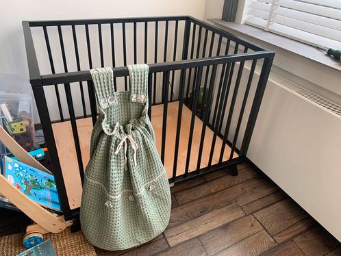 Mat Zwarte Box met GRATIS speelgoedzak, Kinderen en Baby's, Boxen, Zo goed als nieuw, In hoogte verstelbaar, Ophalen