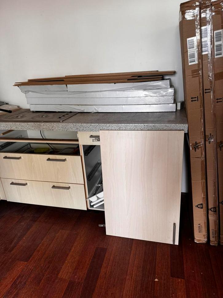 Gratis op te halen, Huis en Inrichting, Keuken | Complete keukens, Gebruikt, Hoekkeuken, Crème, Hout, Ophalen of Verzenden