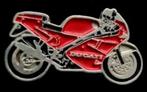 Ducati motor pin- rood gelakt, Verzamelen, Speldjes, Pins en Buttons, Verzenden, Nieuw, Transport, Speldje of Pin