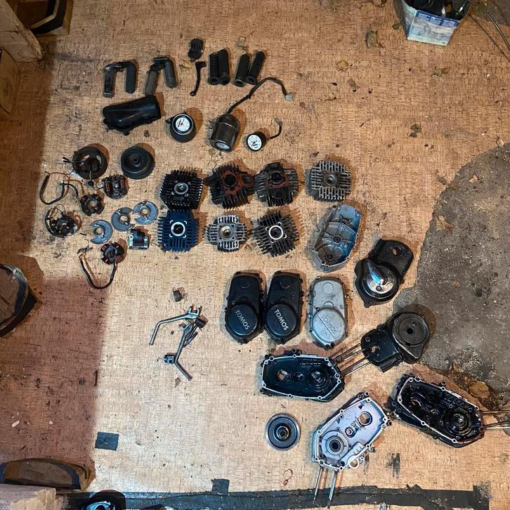 Veel tomos onderdelen, Fietsen en Brommers, Brommeronderdelen | Algemeen, Gebruikt, Ophalen