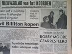 Voetballer Bobby Moore gearresteerd (krant 1970), Ophalen of Verzenden, 1960 tot 1980, Knipsel(s)