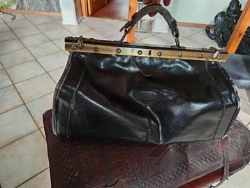 Vintage lederen Valentino doktersvalies, reistas beschikbaar voor biedingen