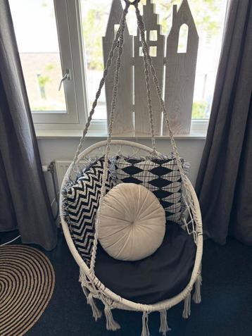 Hangstoel  beschikbaar voor biedingen