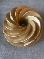 Nordic Ware Bakvorm - Heritage Bundt Pan, Ophalen of Verzenden, Nieuw, Taarten, Bakvorm