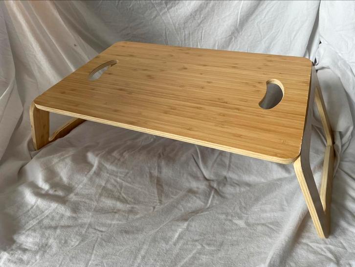 IKEA Brada Laptopverhoger – Nieuwstaat prijs incl verzend, Computers en Software, Laptopstandaarden, Zo goed als nieuw, Ophalen of Verzenden