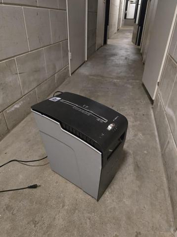papierversnipperaar voor thuis beschikbaar voor biedingen