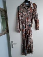 Maxi jurk mt M, Ophalen of Verzenden, Zo goed als nieuw, Bruin, Onder de knie