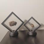 2 Displays AL Haggounia 001 meteoriet - 42,19 gram, Verzamelen, Mineralen en Fossielen, Ophalen of Verzenden, Mineraal