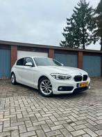 BMW 1-Serie 116i 109pk 2015 Wit M-pakket 5DRS, Auto's, BMW, 65 €/maand, 1280 kg, Zwart, Wit