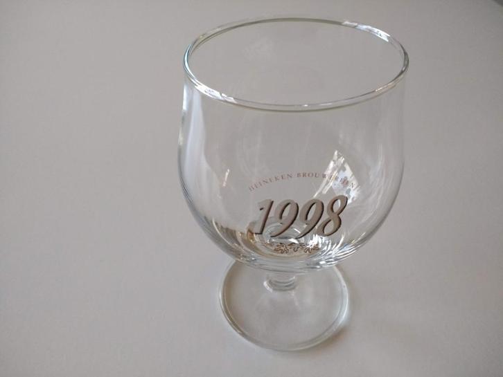 Nieuw bierglas op voet Heineken 1998, Verzamelen, Biermerken, Nieuw, Glas of Glazen, Heineken, Ophalen of Verzenden