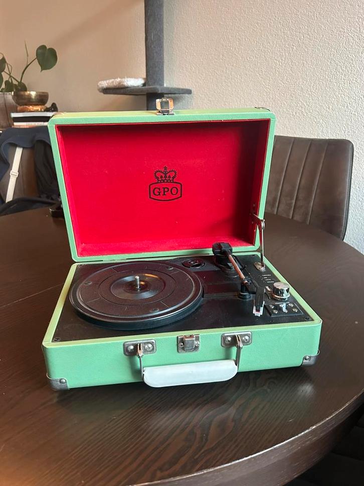 GPO retro kofferplatenspeler – groen – met accessoires, Audio, Tv en Foto, Platenspelers, Gebruikt, Platenspeler, Overige merken