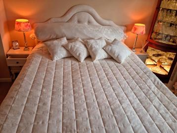 LUXE BOXSPRING COMPLEET ZOALS OP DE FOTO'S 160 BIJ 200 ZGAN beschikbaar voor biedingen
