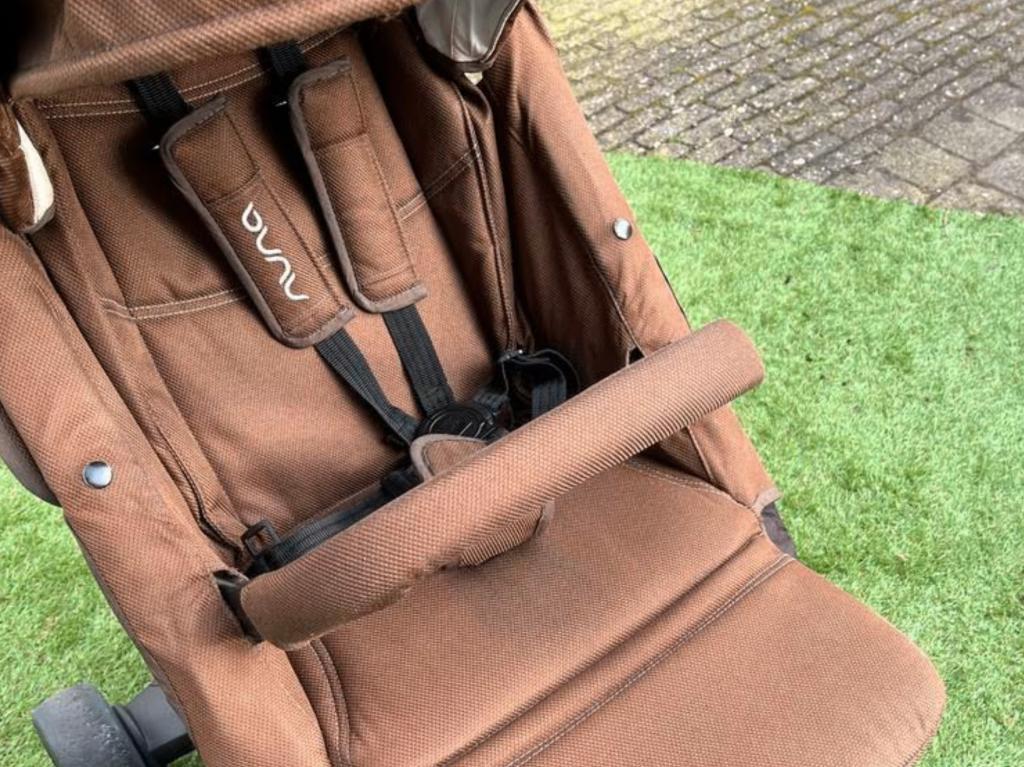Oma doet haar wendbare buggy de ‘Nuna Pepp Luxx’ weg, Kinderen en Baby's, Buggy's, Ophalen, Gebruikt, Overige merken, Zonnekap