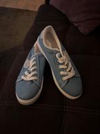 Nieuwe lichtblauwe sneakers met hartjes, maat 38, Kleding | Dames, Ophalen of Verzenden, Nieuw, Blauw, Sneakers of Gympen