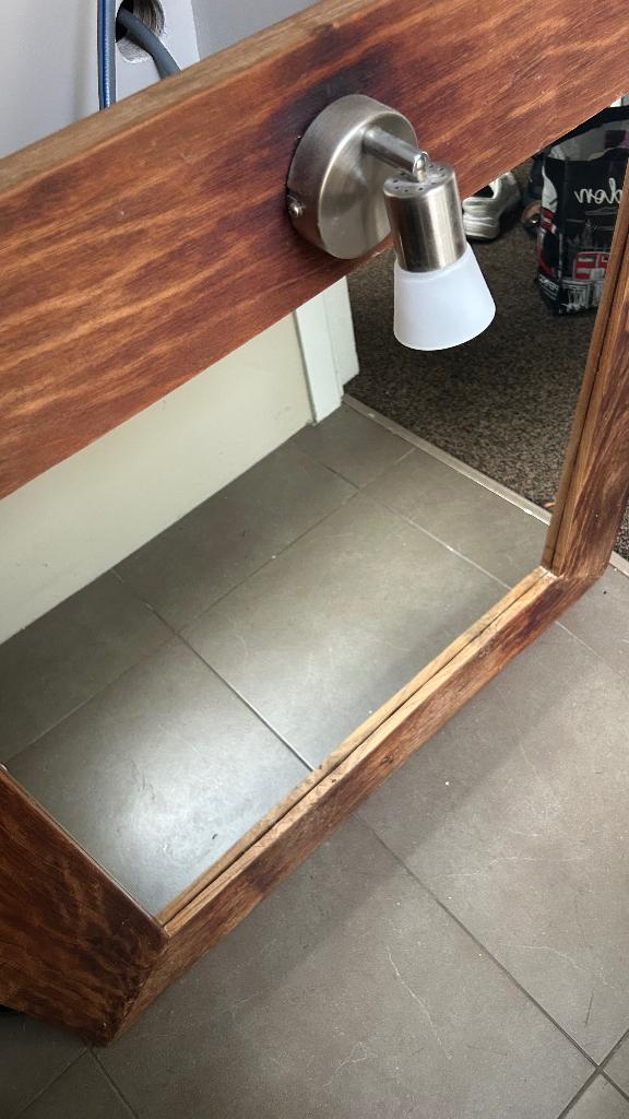 Houten spiegel met lamp, Ophalen, Gebruikt, 100 tot 150 cm, 100 tot 125 cm