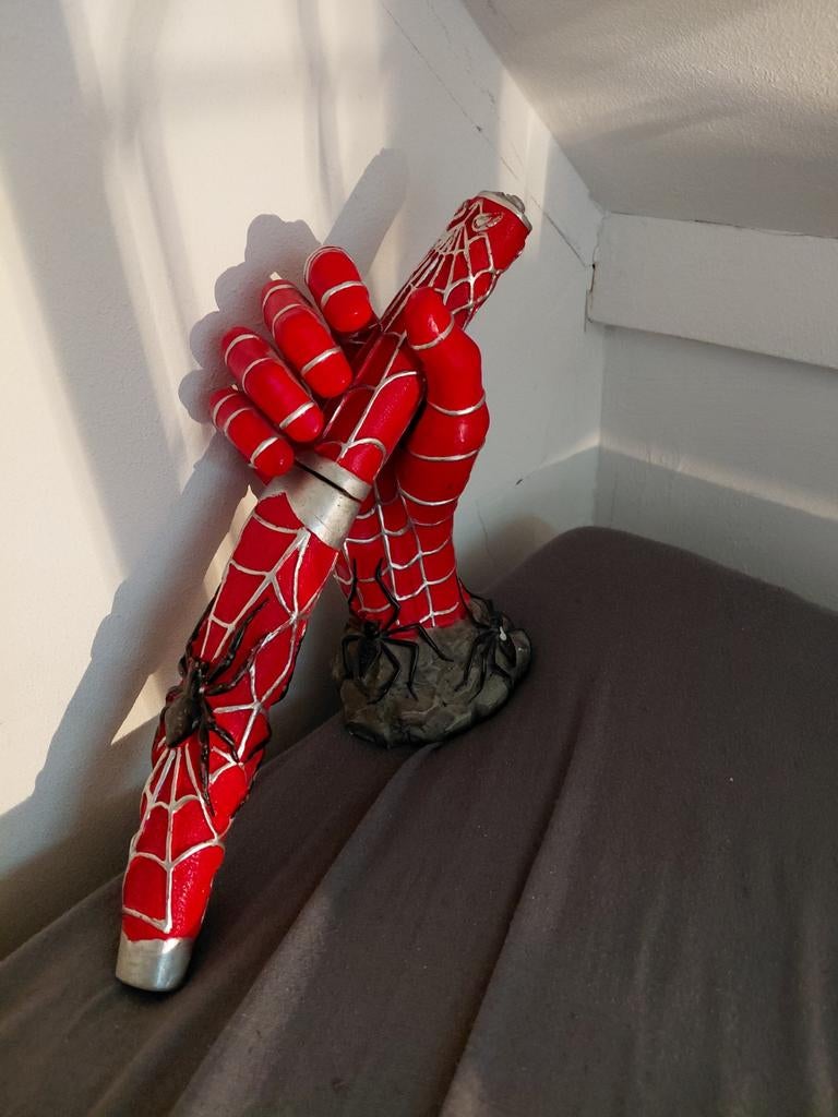 Spiderman hand met mes - Uniek verzamelobject, Ophalen of Verzenden, Superheld, Gebruikt, Beeldje of Figuurtje
