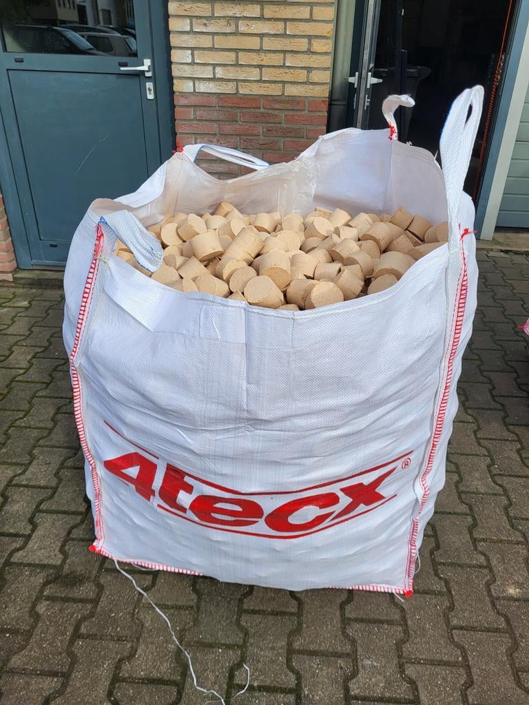 Beukenhouten briketten per m³ - Hoge kwaliteit brandhout, Tuin en Terras, Haardhout, Minder dan 3 m³, Ophalen, Beukenhout, Blokken