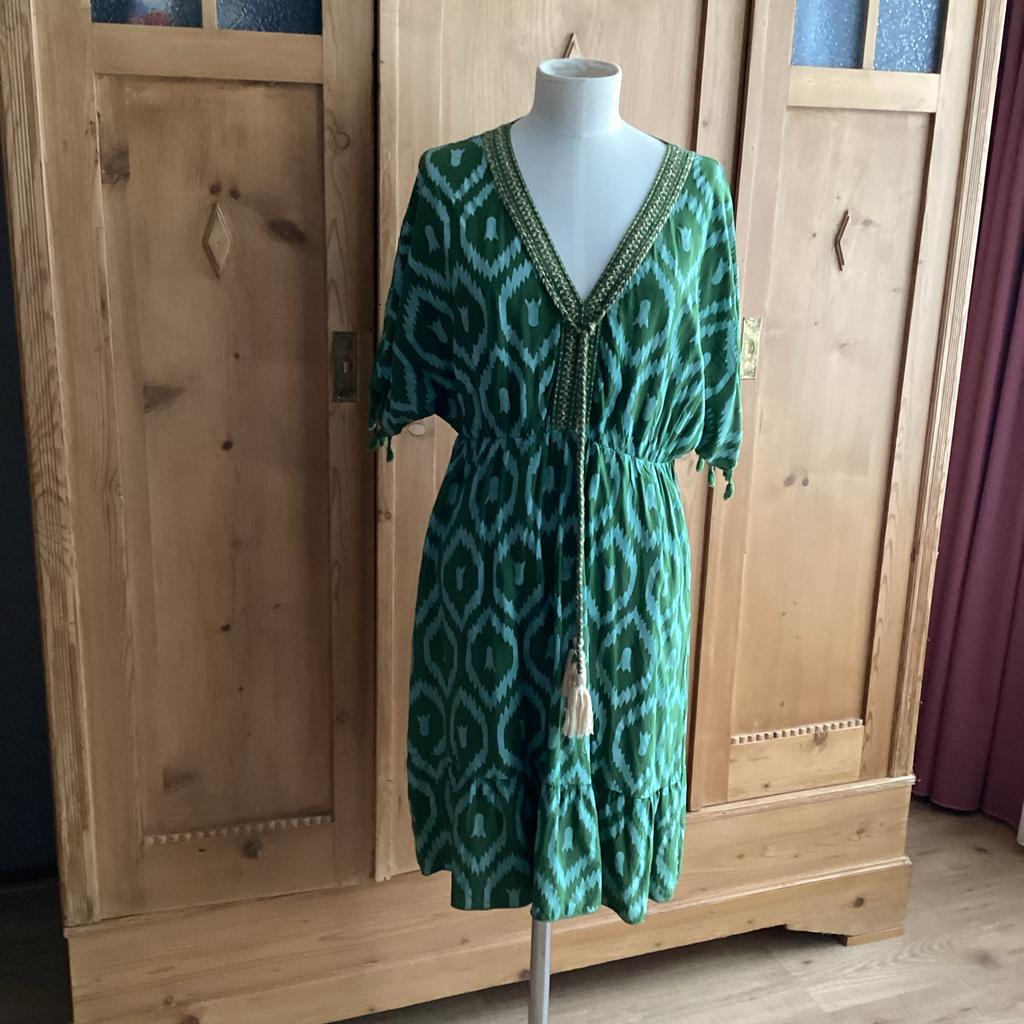 Groene jurk met patroon en kwastjes M 38 Ibiza als nieuw, Maat 38/40 (M), Ophalen of Verzenden, Zo goed als nieuw, Boven de knie